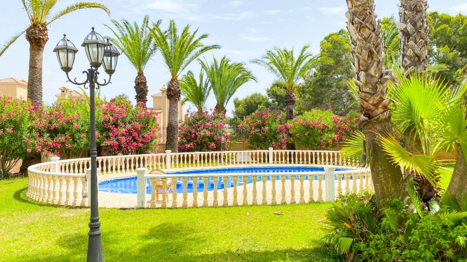 Bruktbolig - Villa -
Alicante - Villamartin