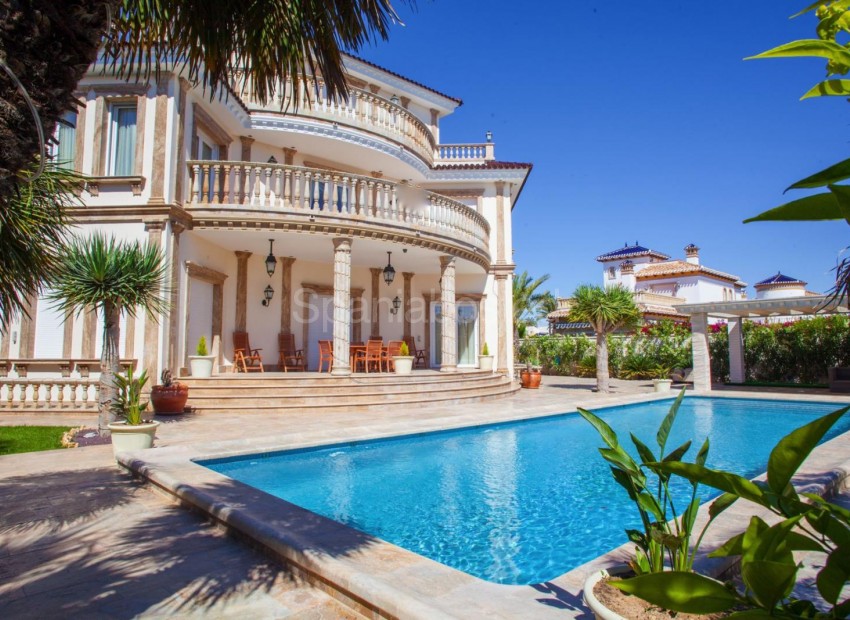Bruktbolig - Villa -
Cabo Roig