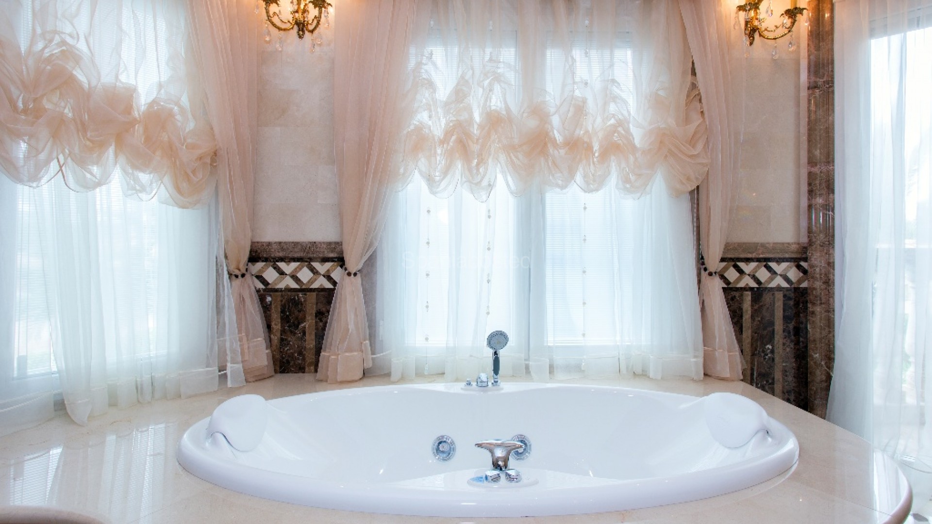 Bruktbolig - Villa -
Cabo Roig