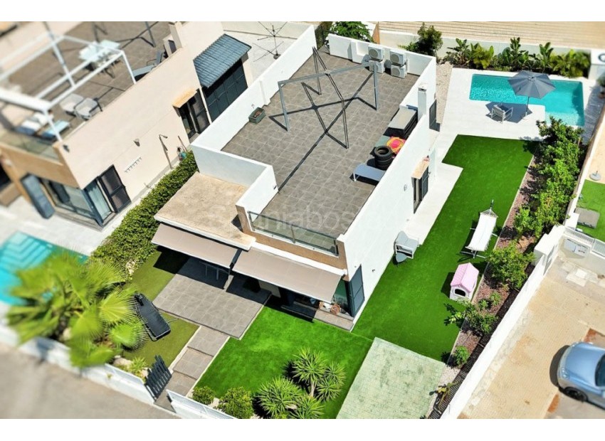 Bruktbolig - Villa -
La Zenia