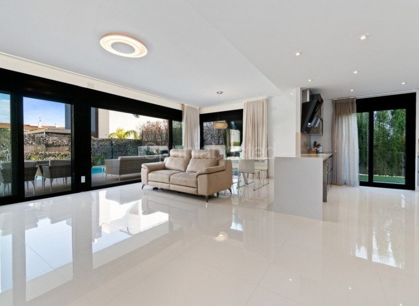 Bruktbolig - Villa -
Orihuela Costa - Agua Marina