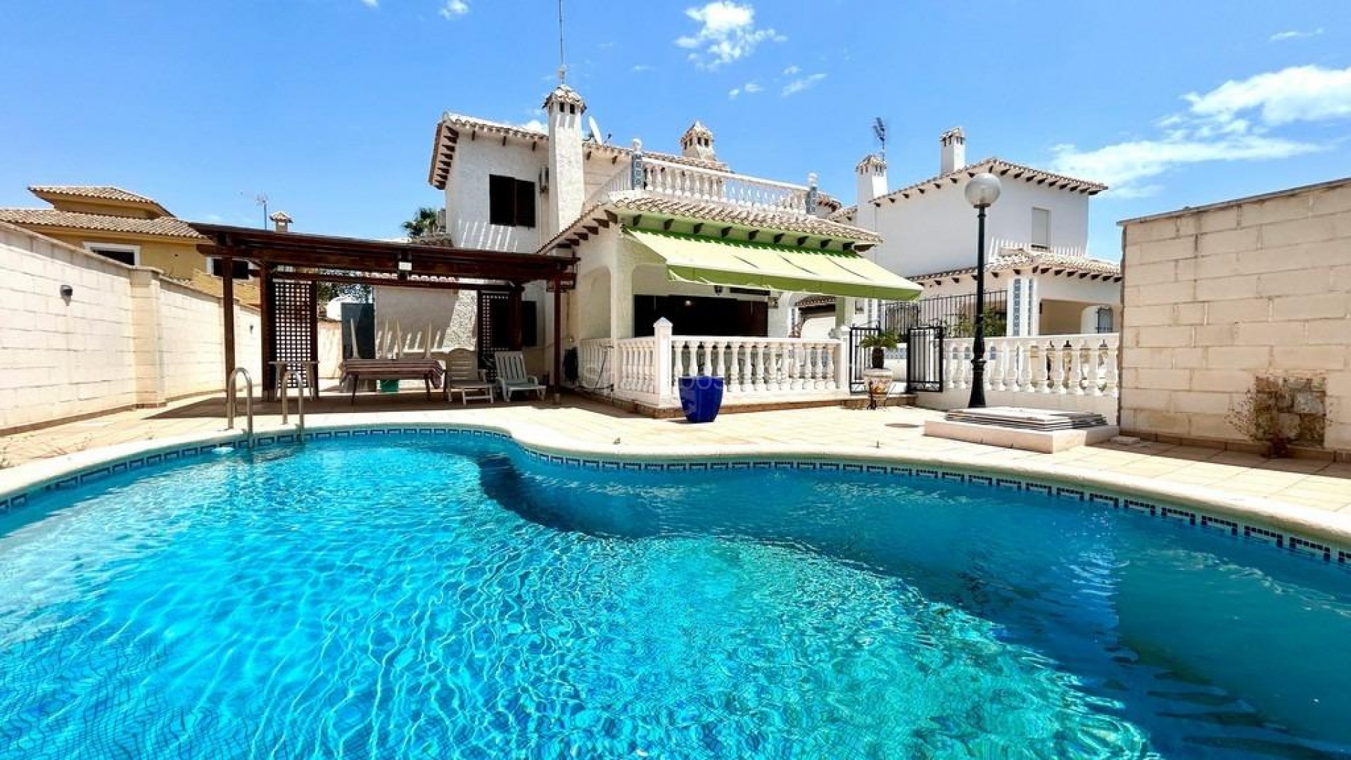 Bruktbolig - Villa -
Orihuela Costa - La Zenia