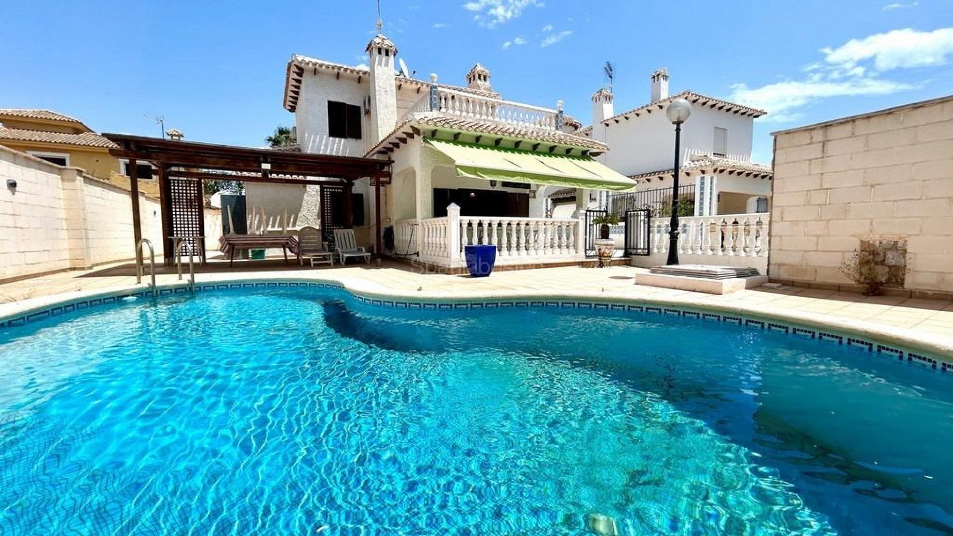 Bruktbolig - Villa -
Orihuela Costa - La Zenia