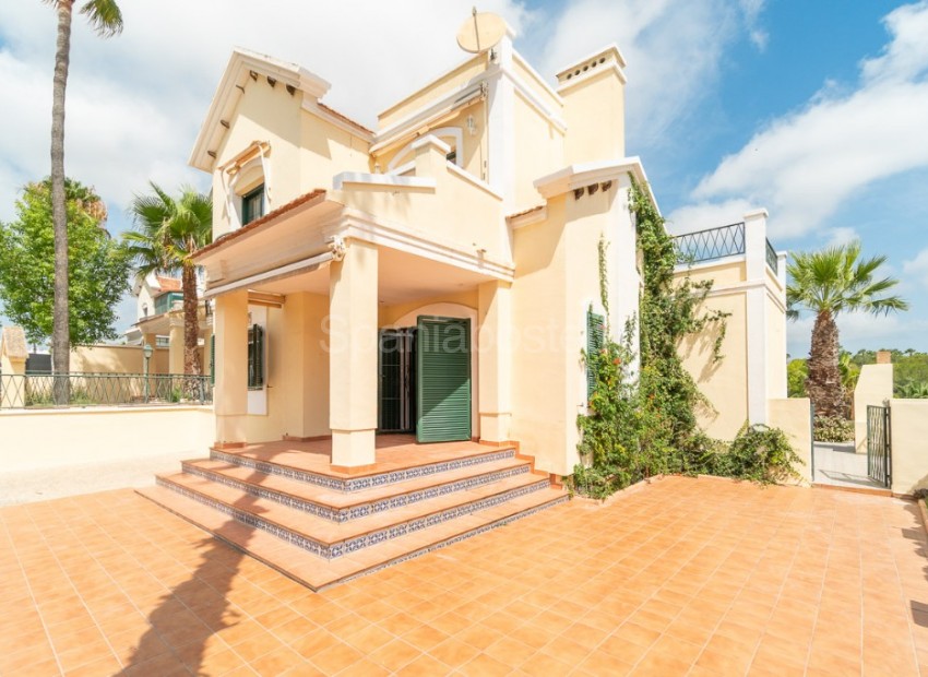 Bruktbolig - Villa -
Orihuela Costa - Villamartin