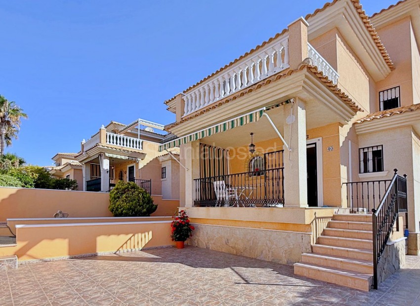 Bruktbolig - Villa -
Orihuela - Orihuela Costa