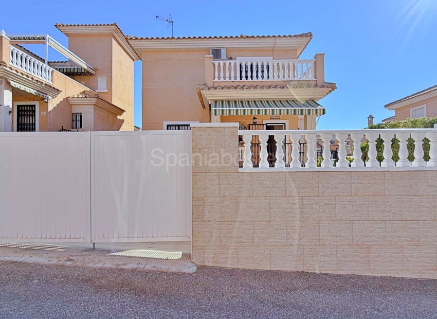 Bruktbolig - Villa -
Orihuela - Orihuela Costa