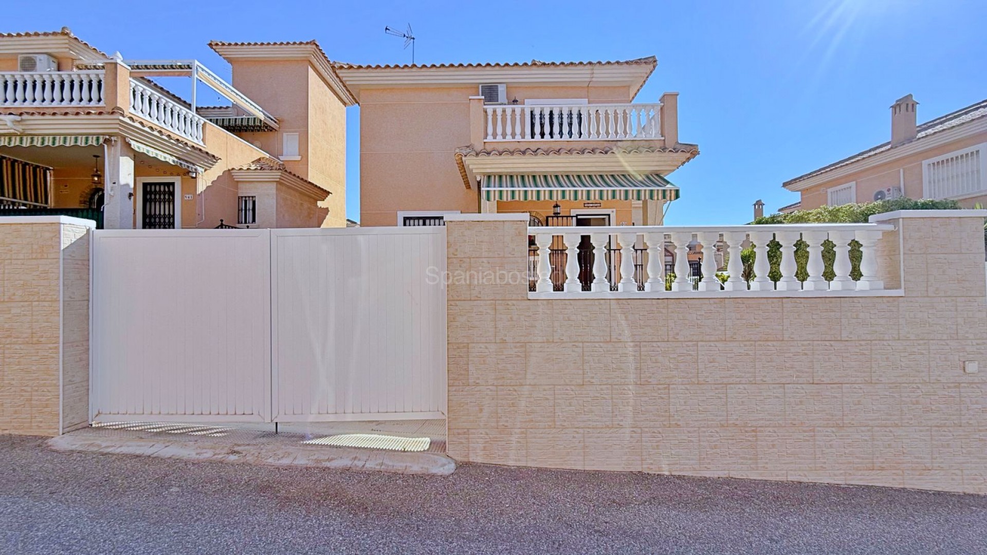 Bruktbolig - Villa -
Orihuela - Orihuela Costa