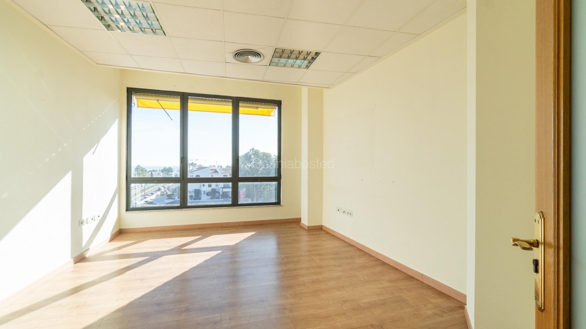 Long time Rental - Local comercial -
Orihuela Costa - Playa Flamenca