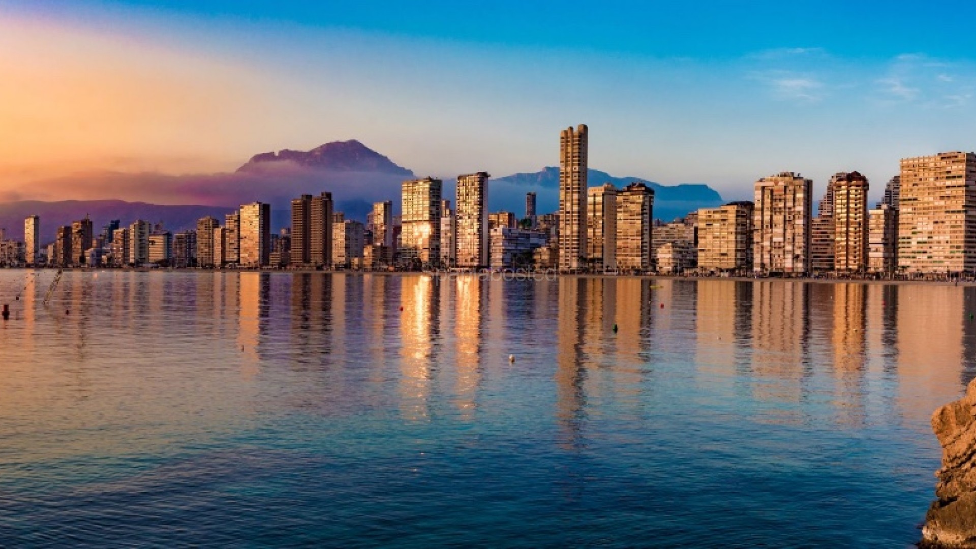 Nueva construcción  - Villa -
Benidorm