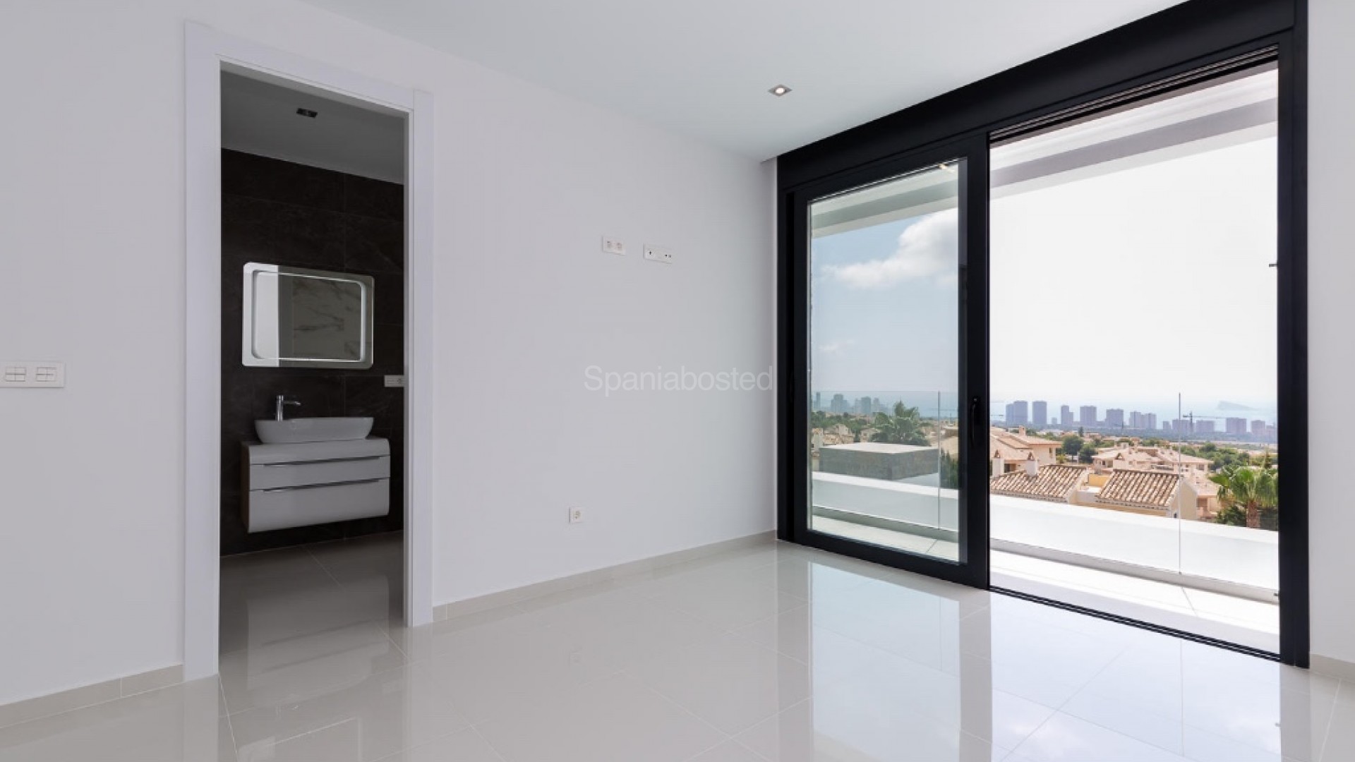 Nueva construcción  - Villa -
Finestrat