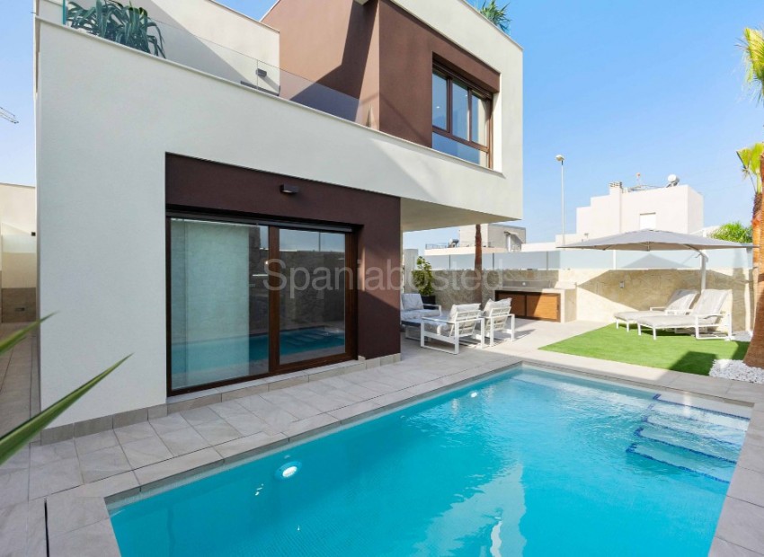 Nueva construcción  - Villa -
Rojales