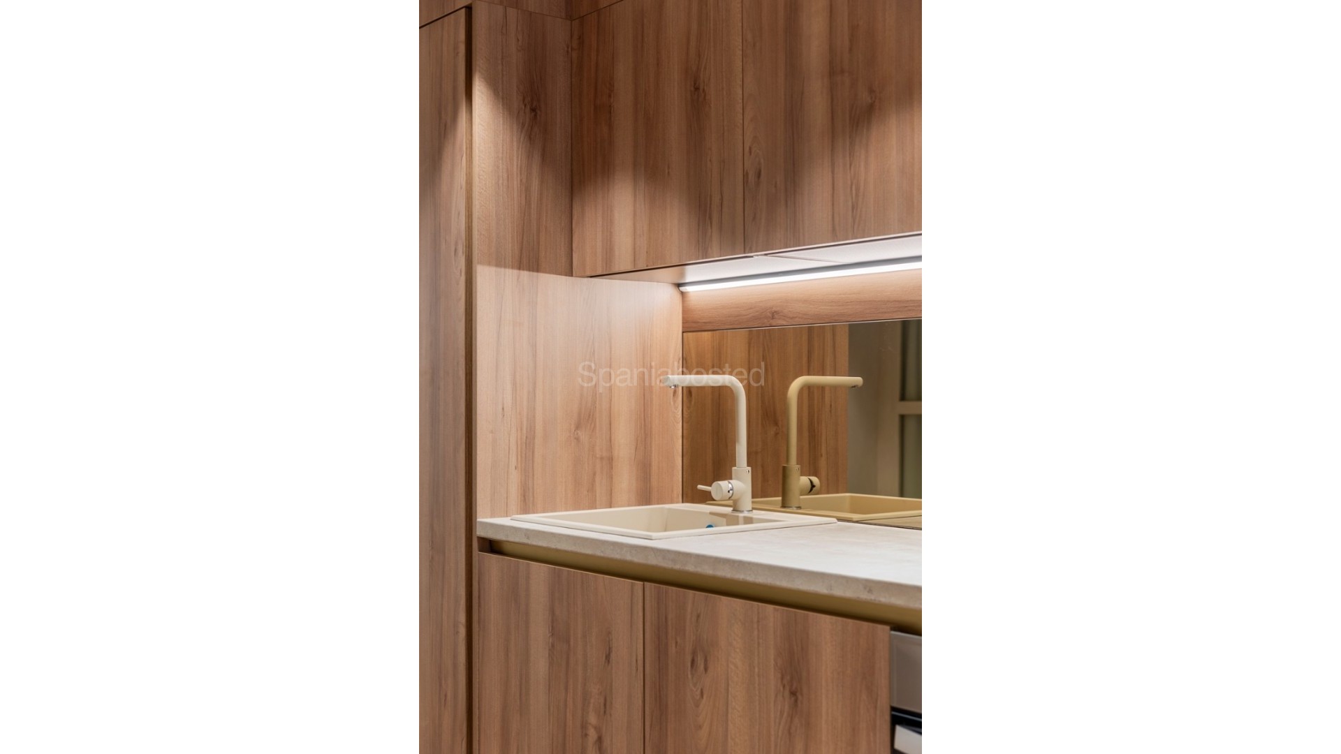 Resale - Apartment -
Alicante