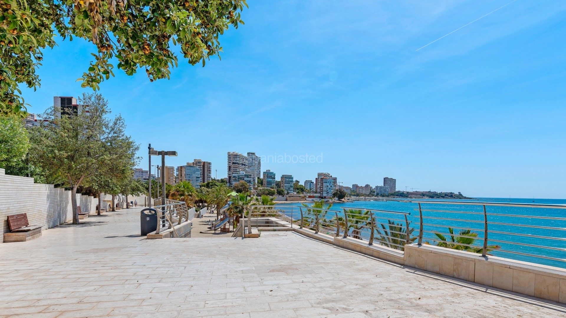 Resale - Apartment -
Alicante