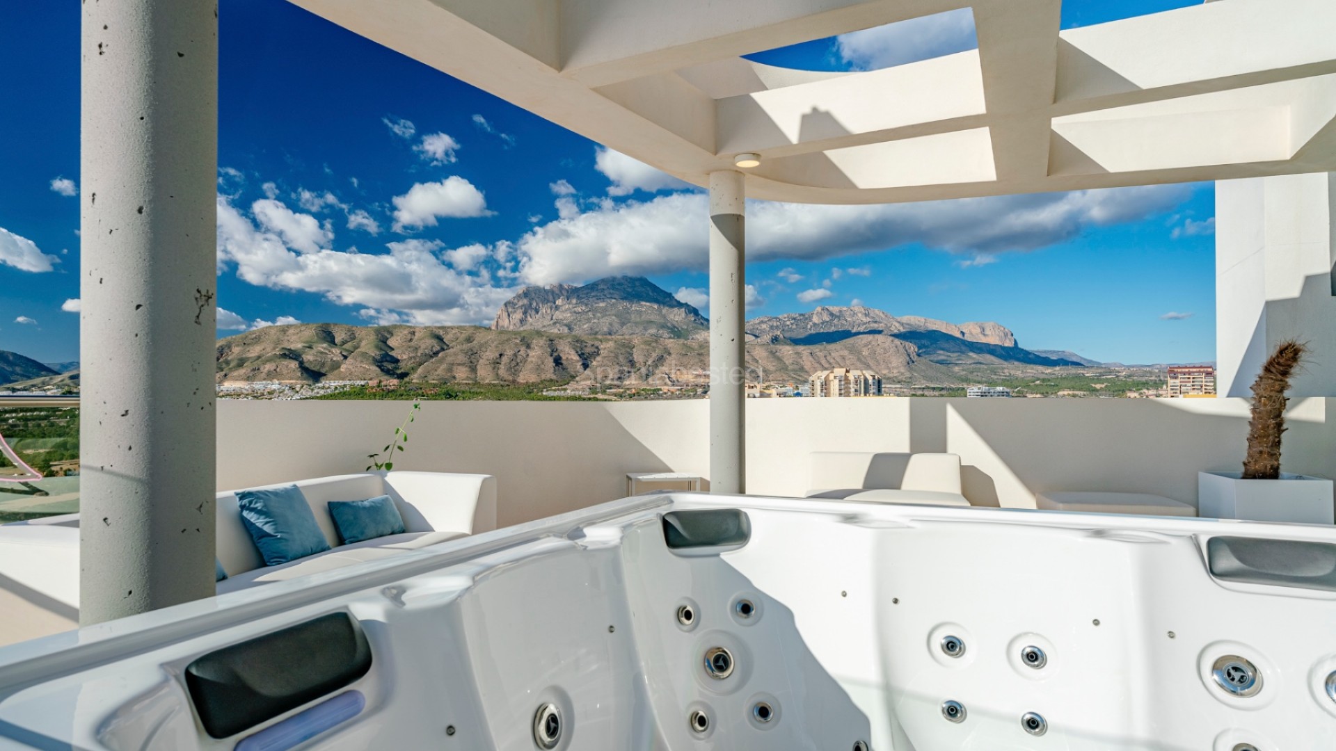 Resale - Apartment -
Benidorm