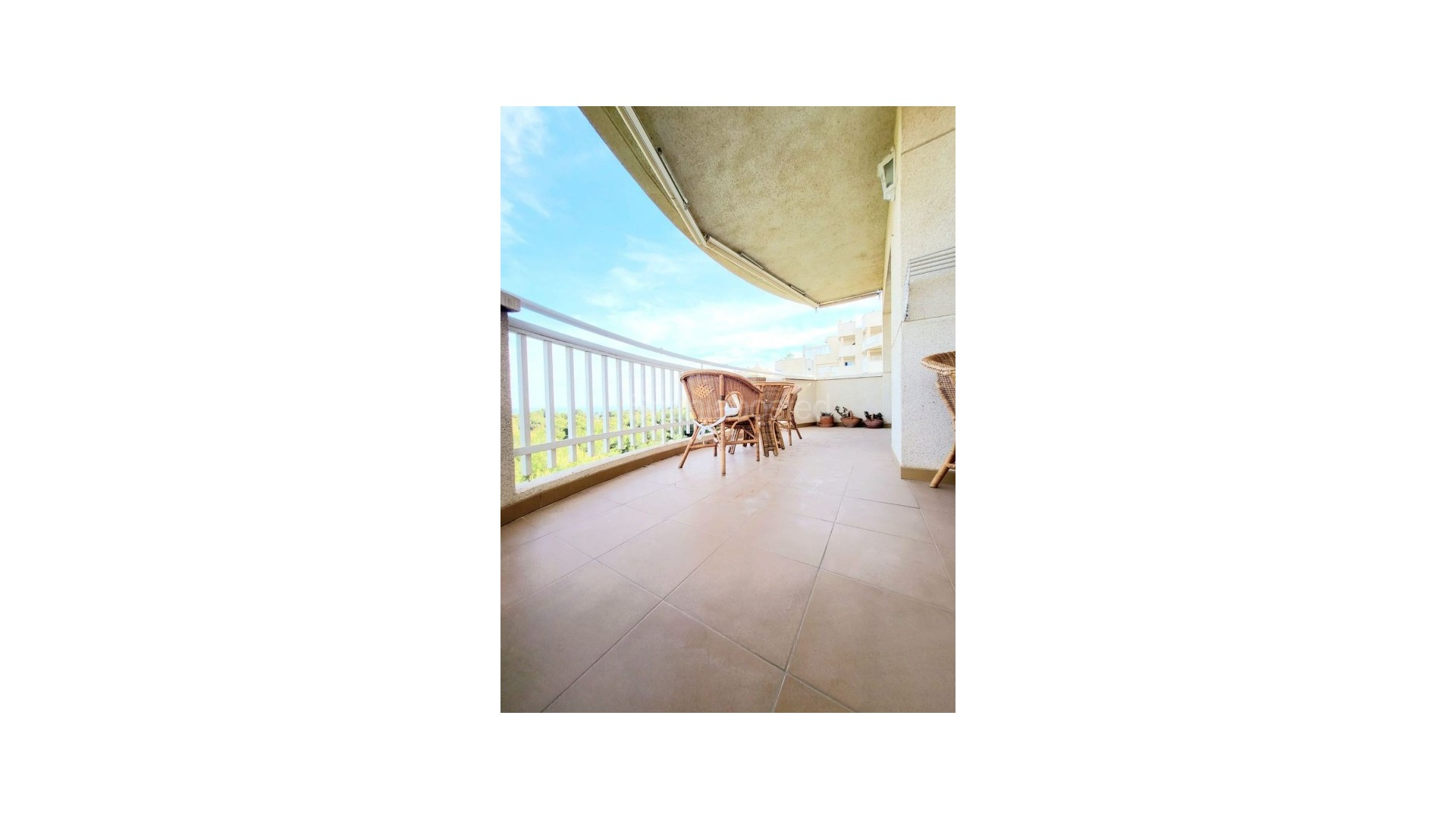 Resale - Apartment -
Dehesa de Campoamor - Campoamor