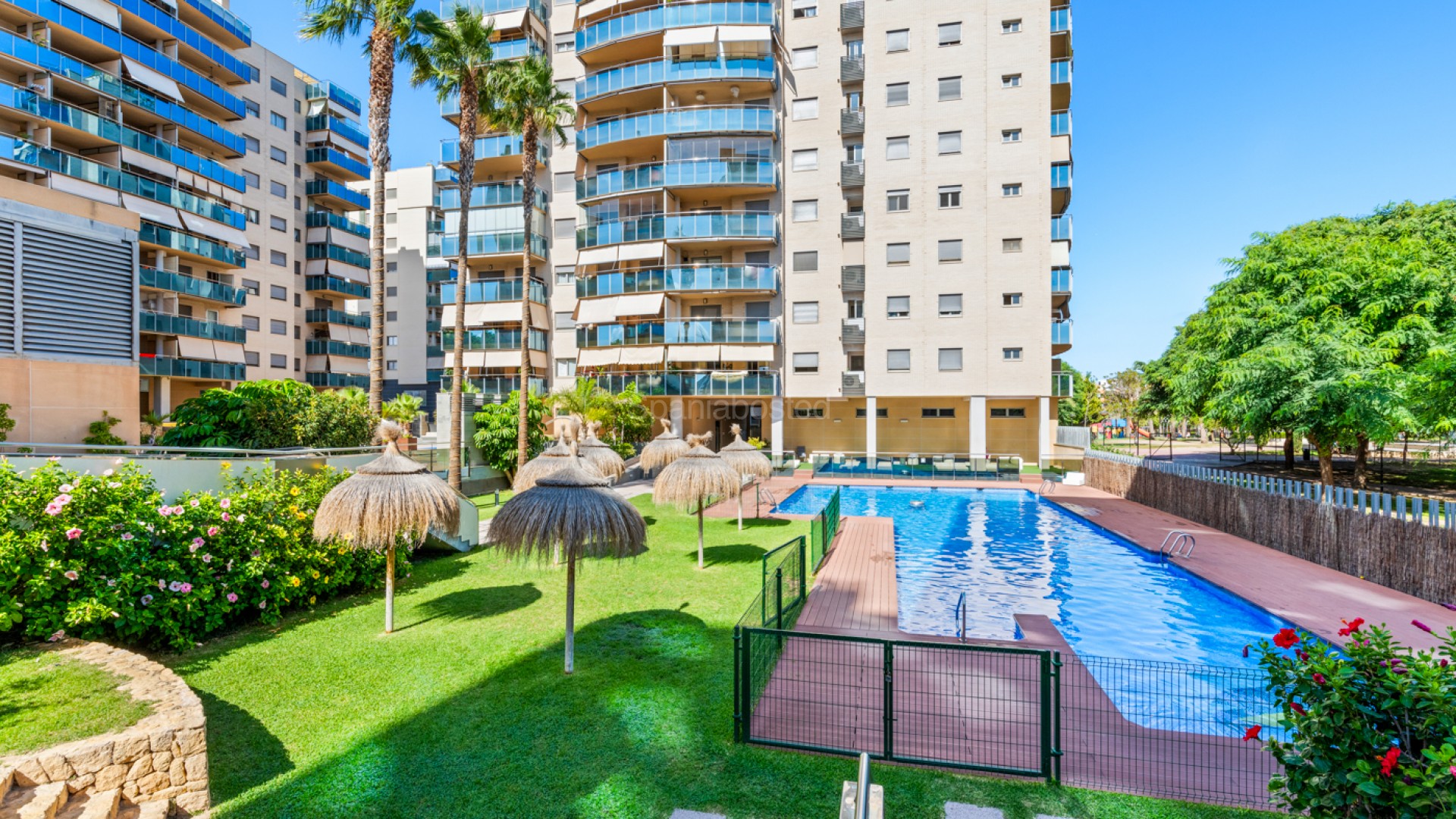 Resale - Apartment -
El Campello - El Amerador