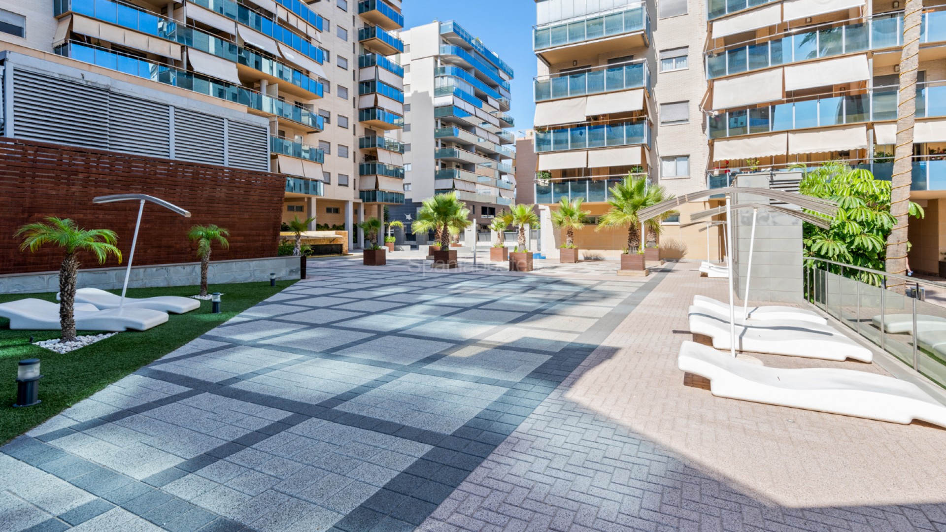 Resale - Apartment -
El Campello - El Amerador