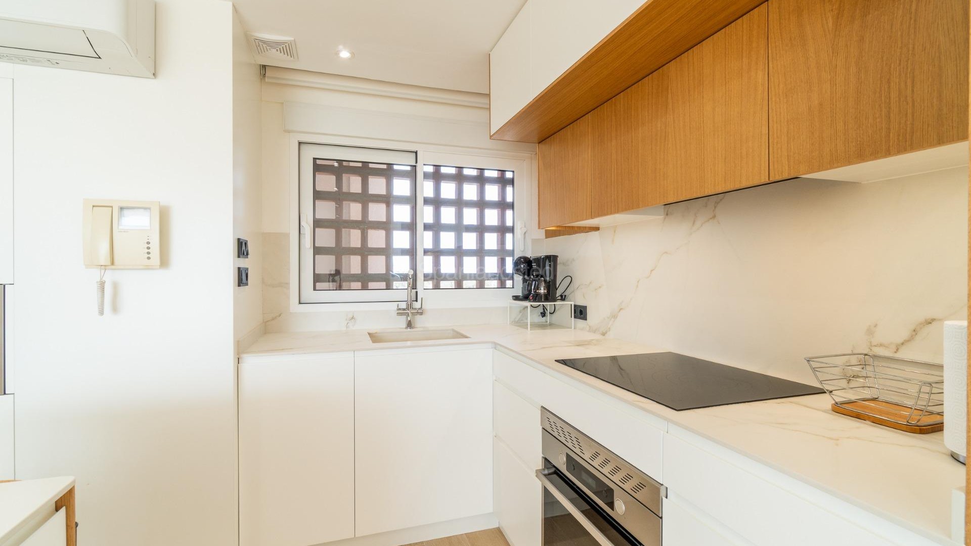 Resale - Apartment -
Guardamar del Segura - Puerto Deportivo