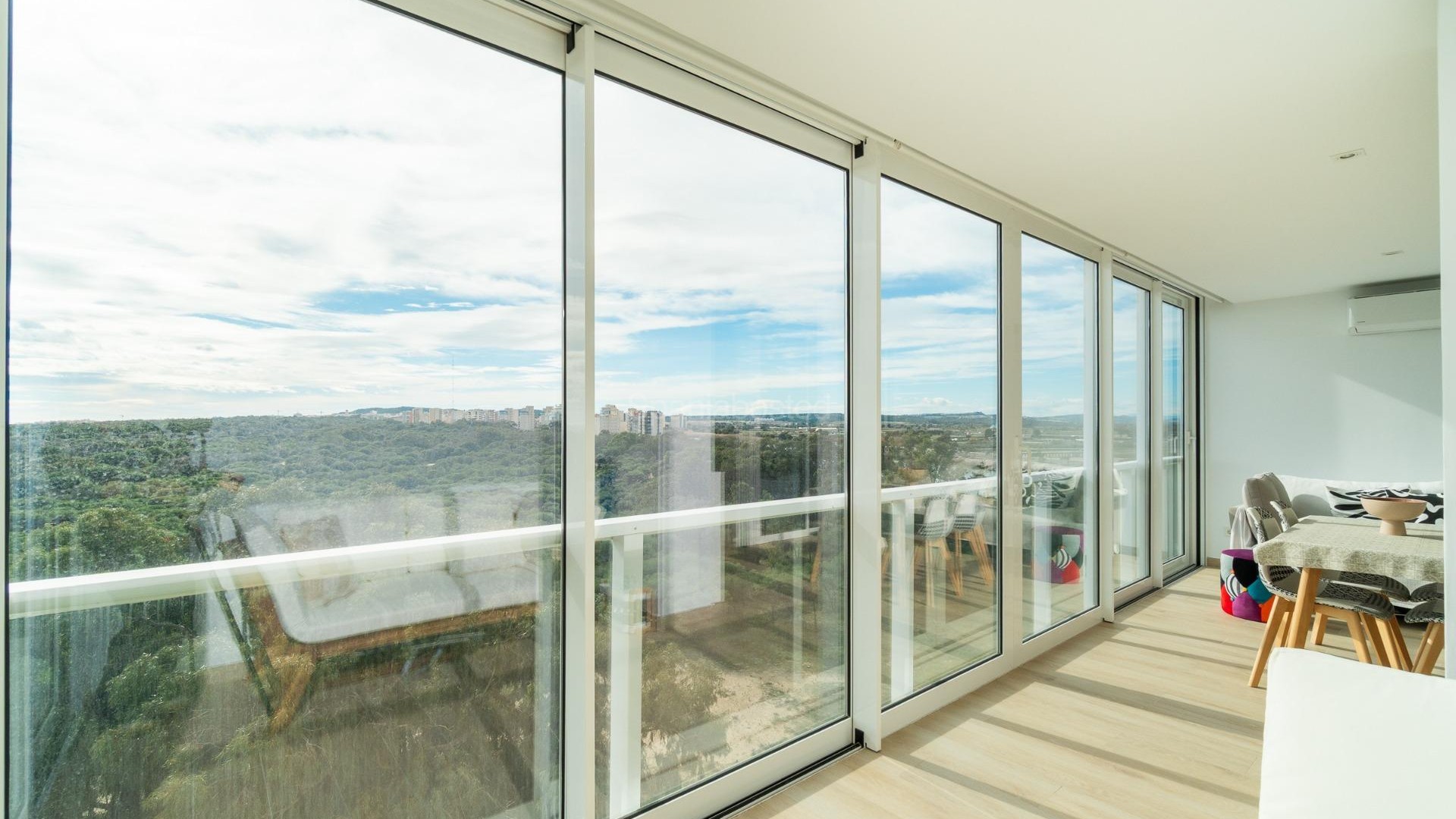 Resale - Apartment -
Guardamar del Segura - Puerto Deportivo