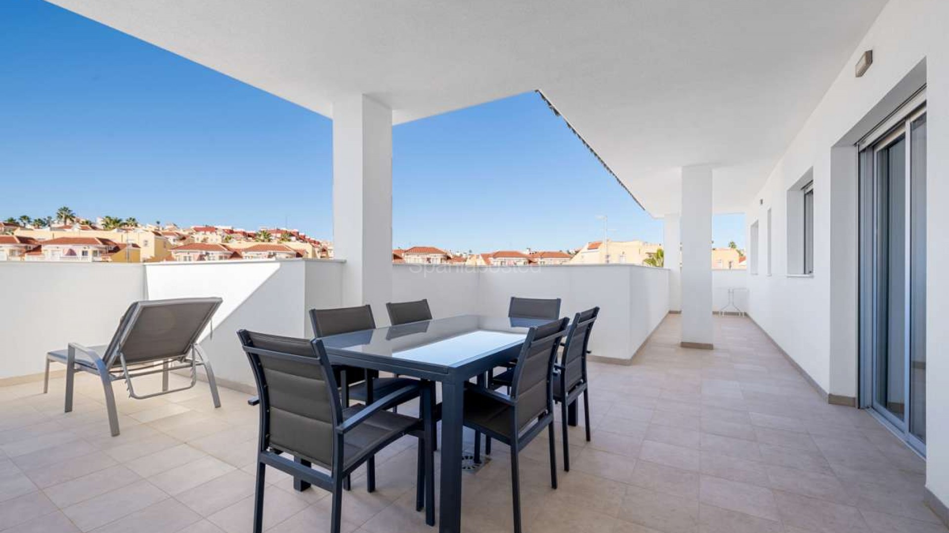 Resale - Apartment -
Las Filipinas