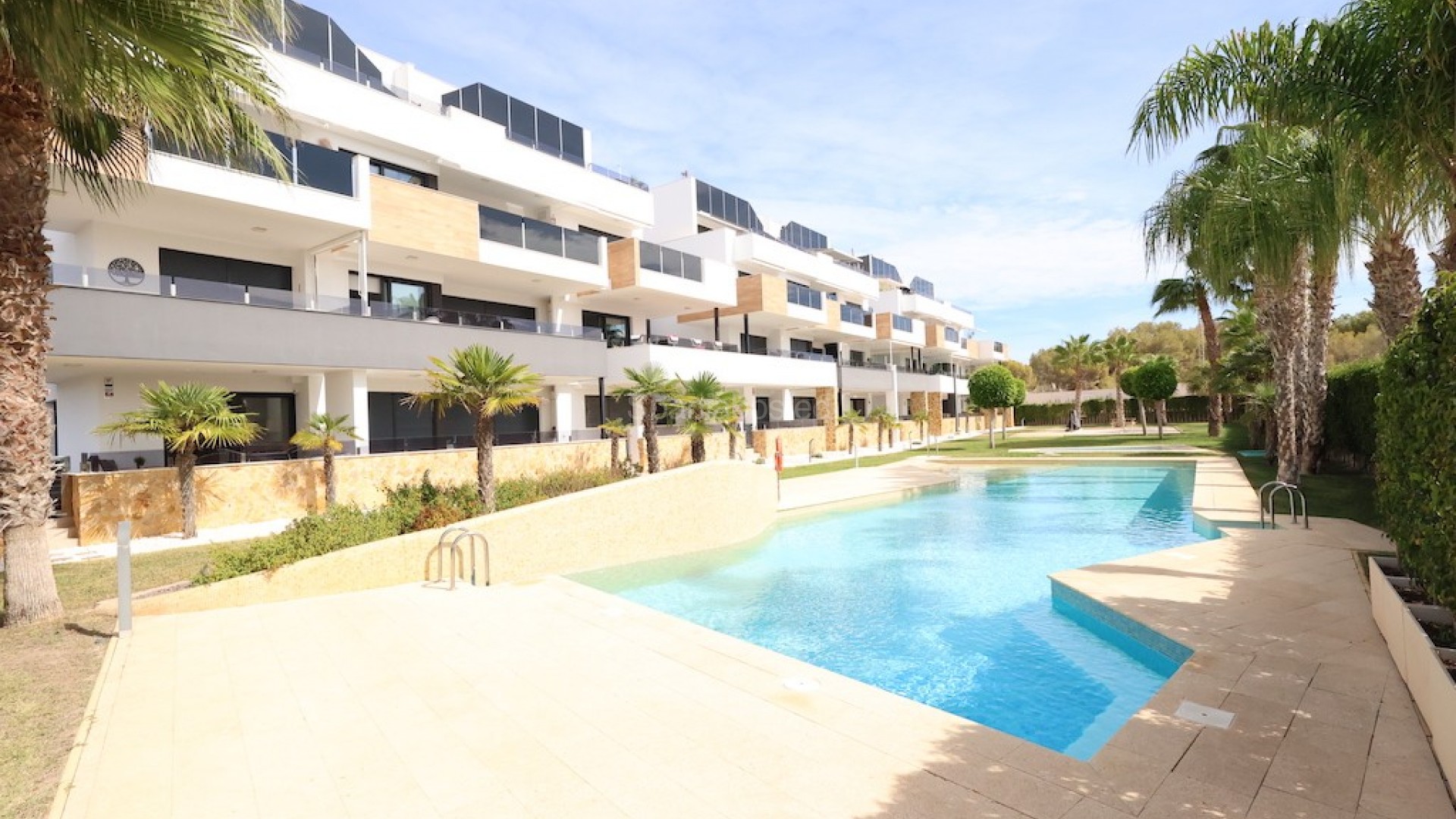 Resale - Apartment -
Los Altos