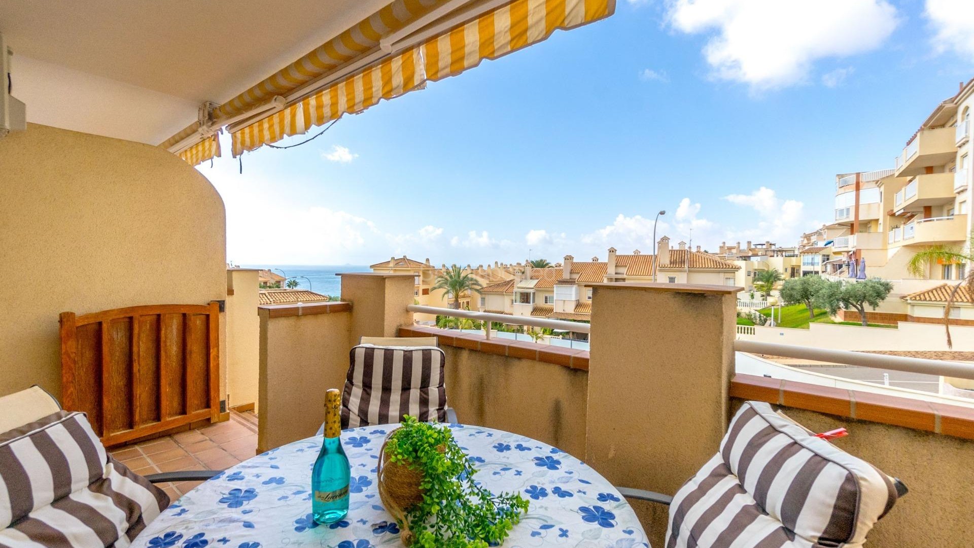 Resale - Apartment -
Orihuela Costa - Campoamor