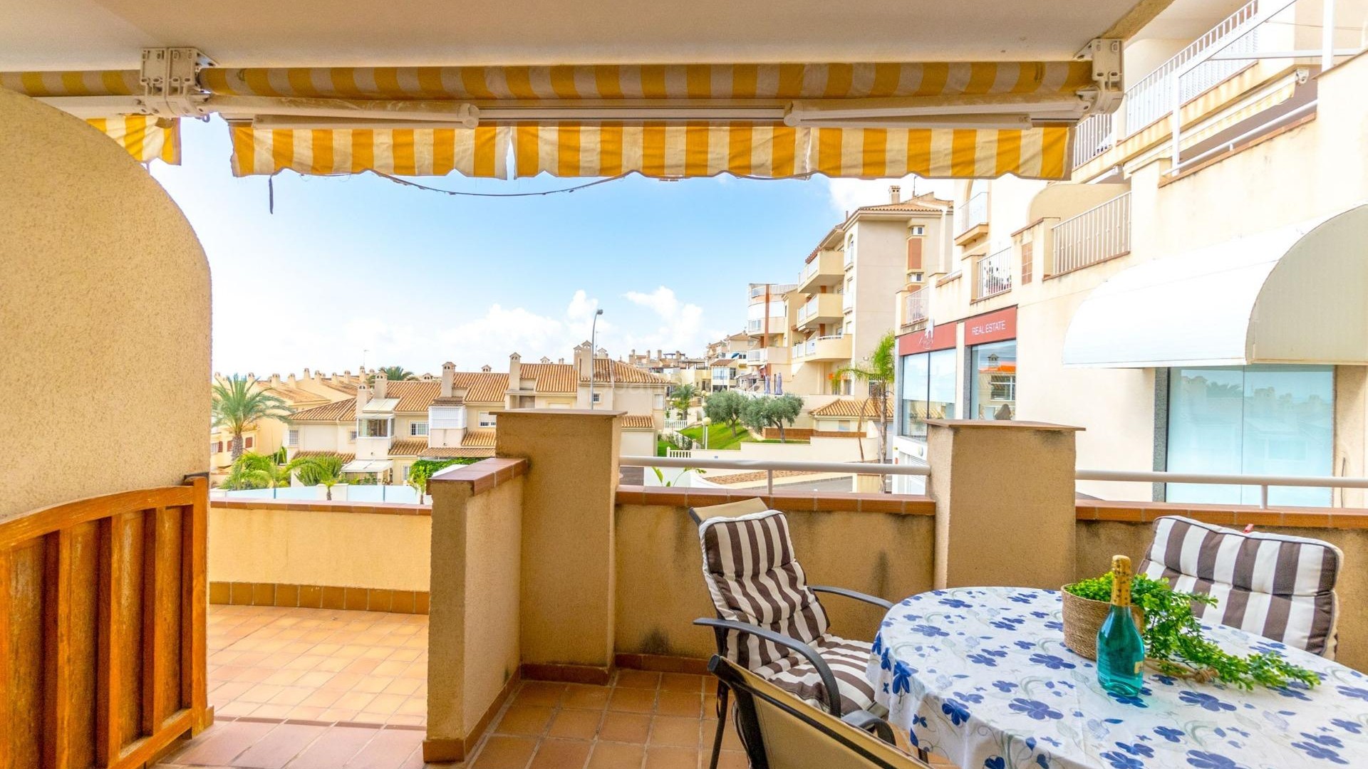 Resale - Apartment -
Orihuela Costa - Campoamor