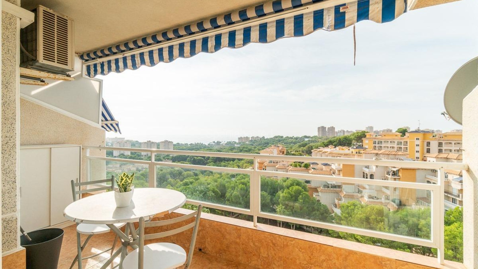 Resale - Apartment -
Orihuela Costa - Campoamor