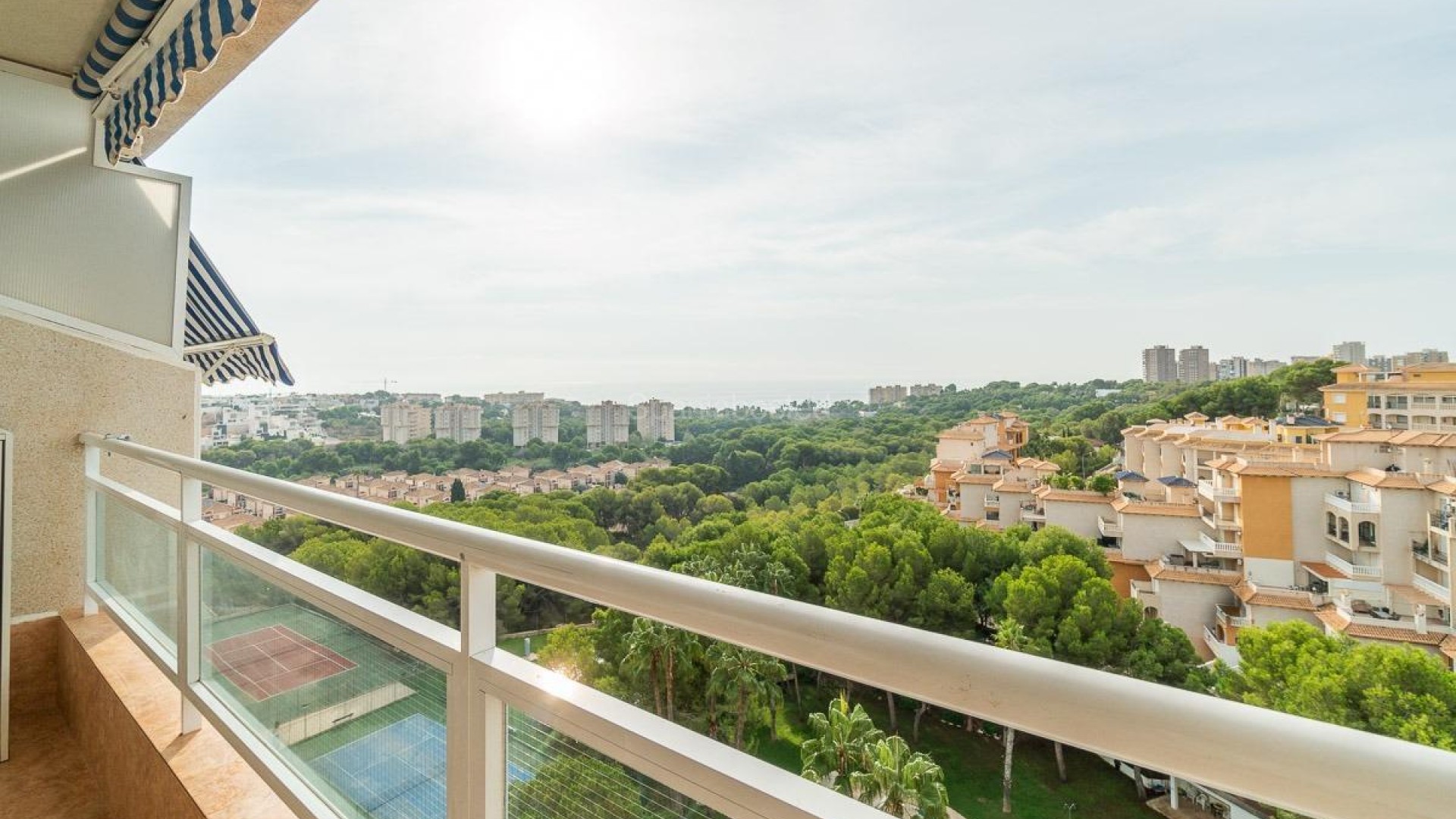 Resale - Apartment -
Orihuela Costa - Campoamor