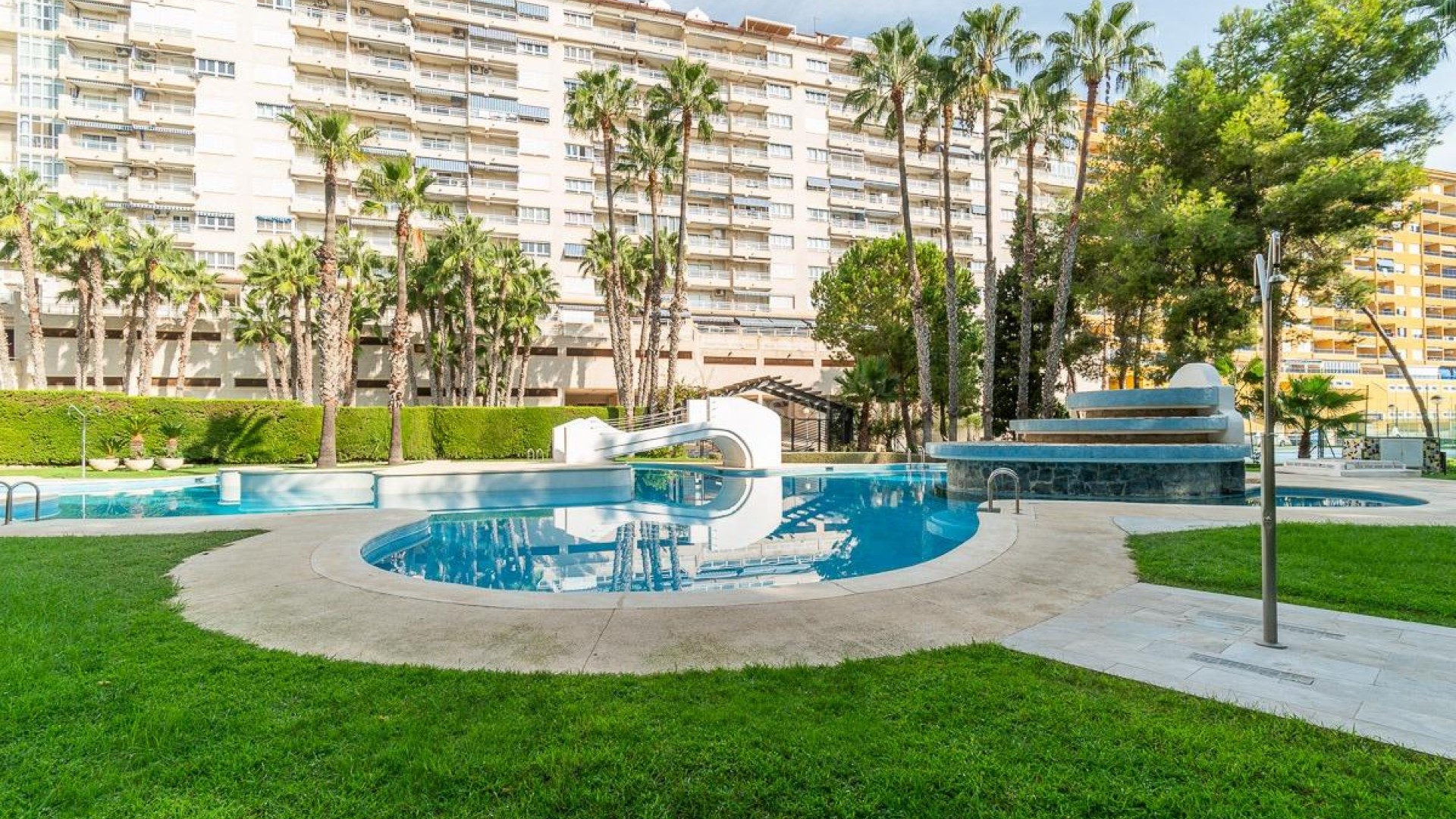 Resale - Apartment -
Orihuela Costa - Campoamor