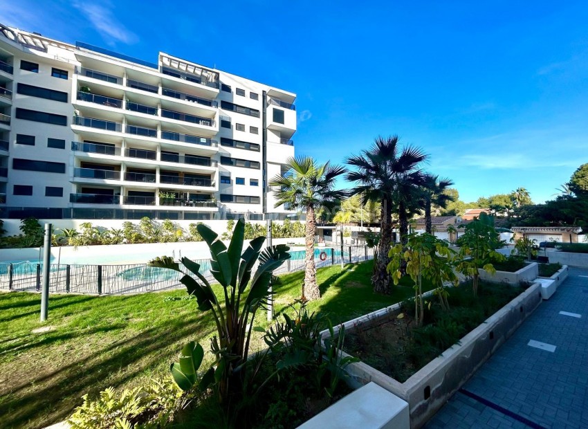 Resale - Apartment -
Orihuela Costa - Campoamor