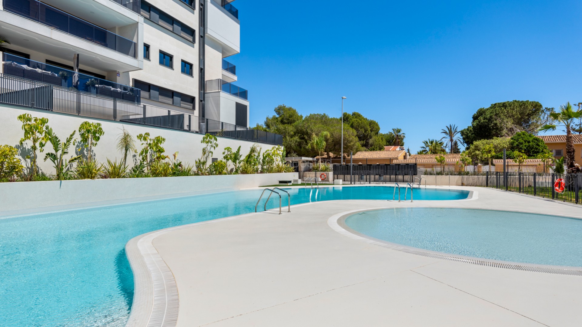 Resale - Apartment -
Orihuela Costa - Campoamor