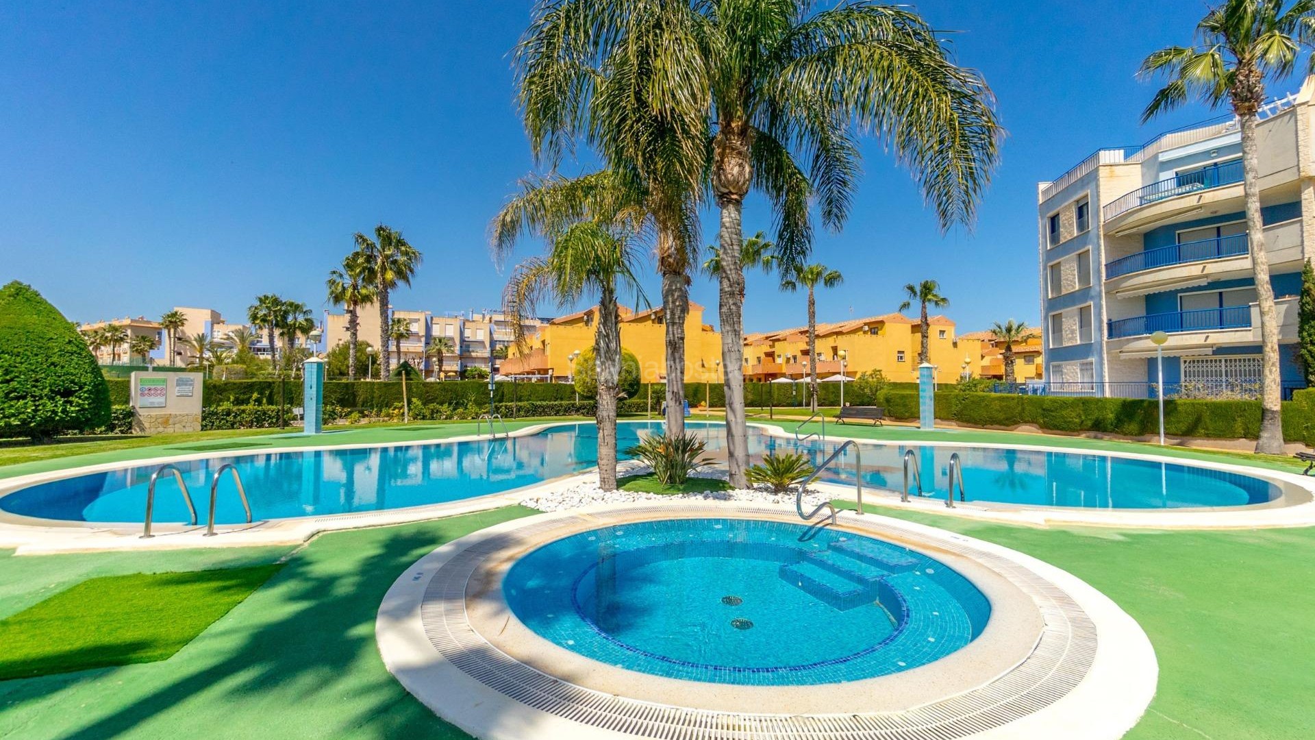 Resale - Apartment -
Orihuela Costa - Campoamor