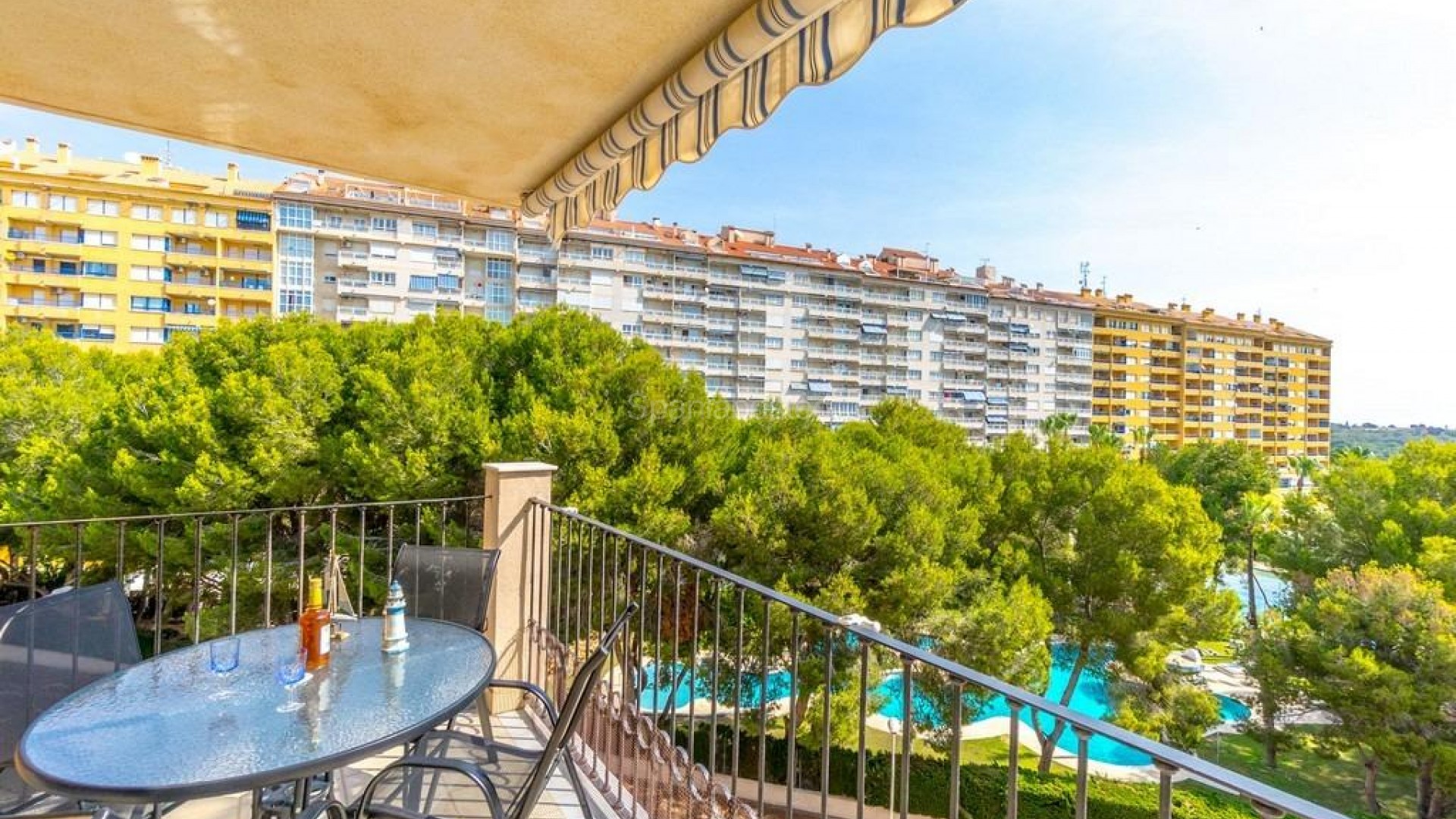 Resale - Apartment -
Orihuela Costa - Campoamor