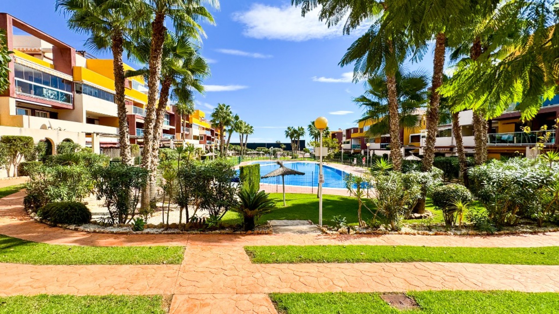 Resale - Apartment -
Playa Flamenca
