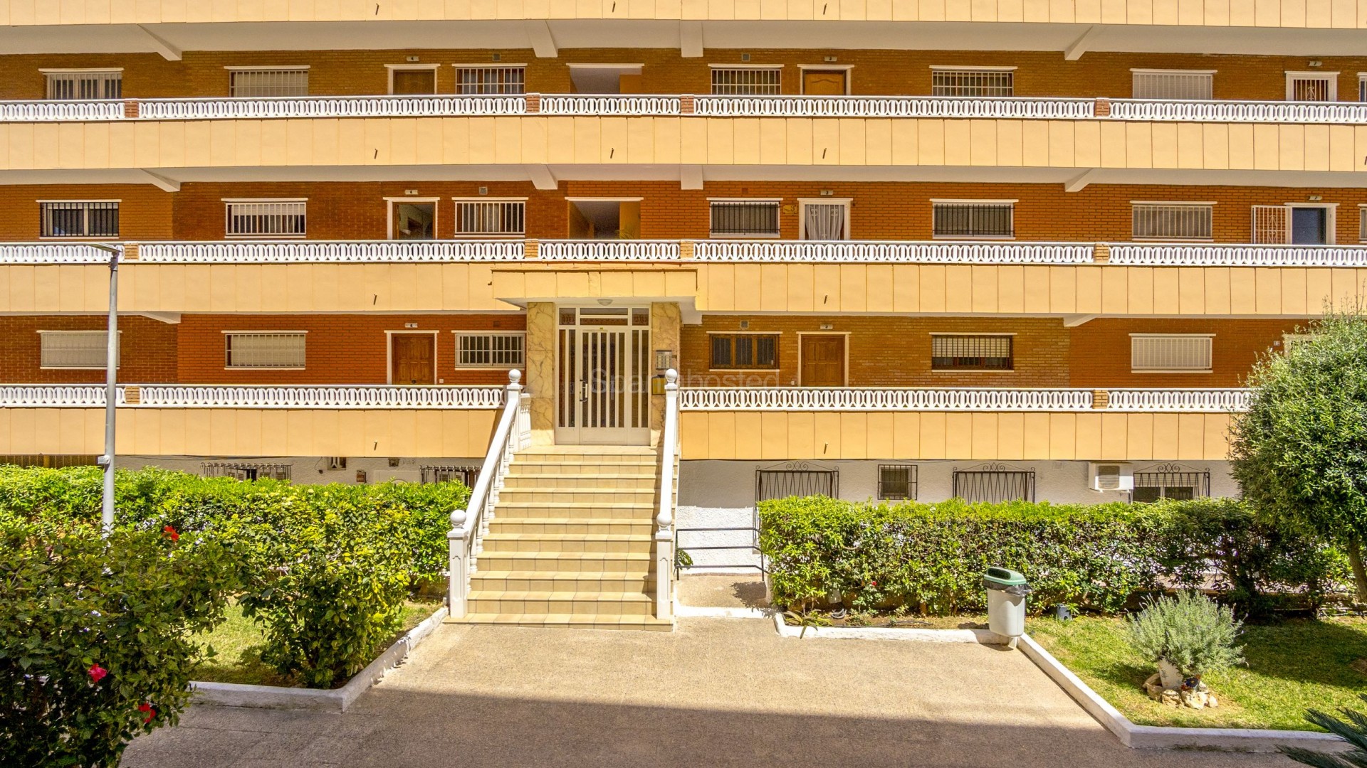 Resale - Apartment -
Punta Prima