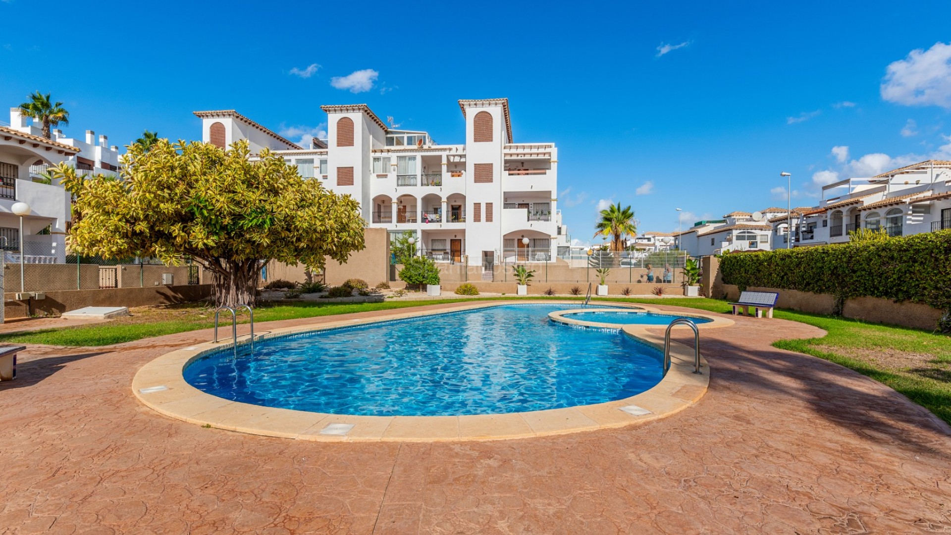 Resale - Apartment -
Punta Prima