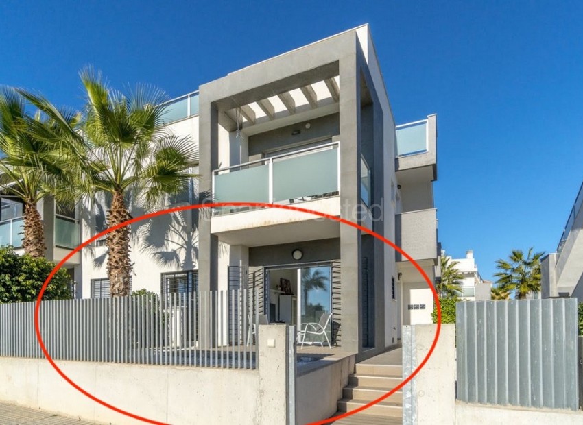 Resale - Apartment -
Punta Prima