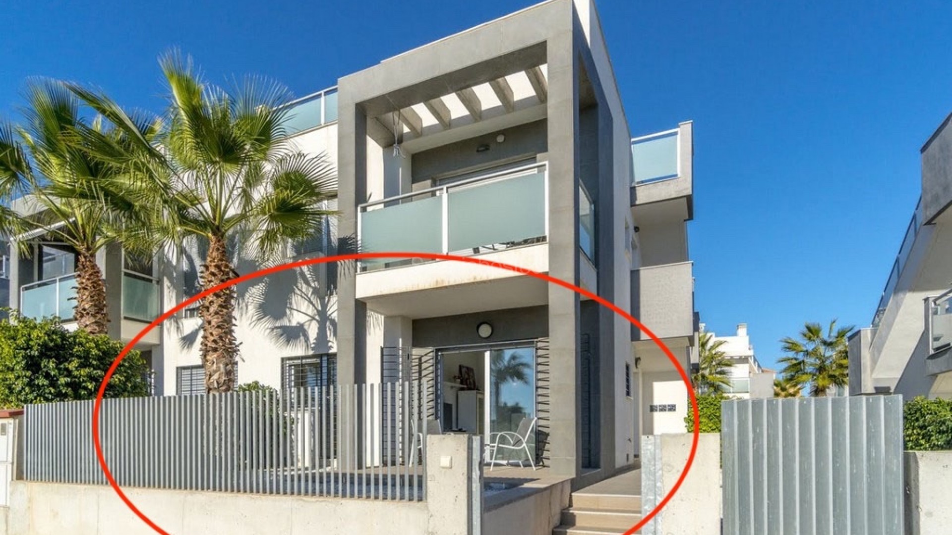 Resale - Apartment -
Punta Prima