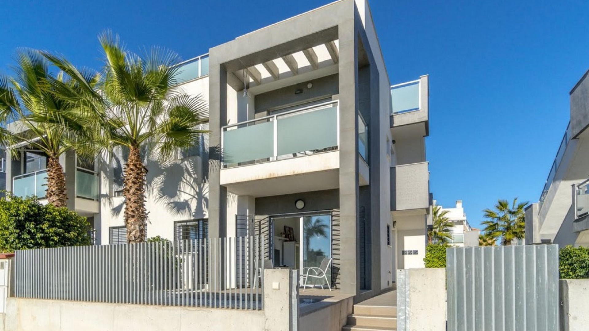 Resale - Apartment -
Punta Prima