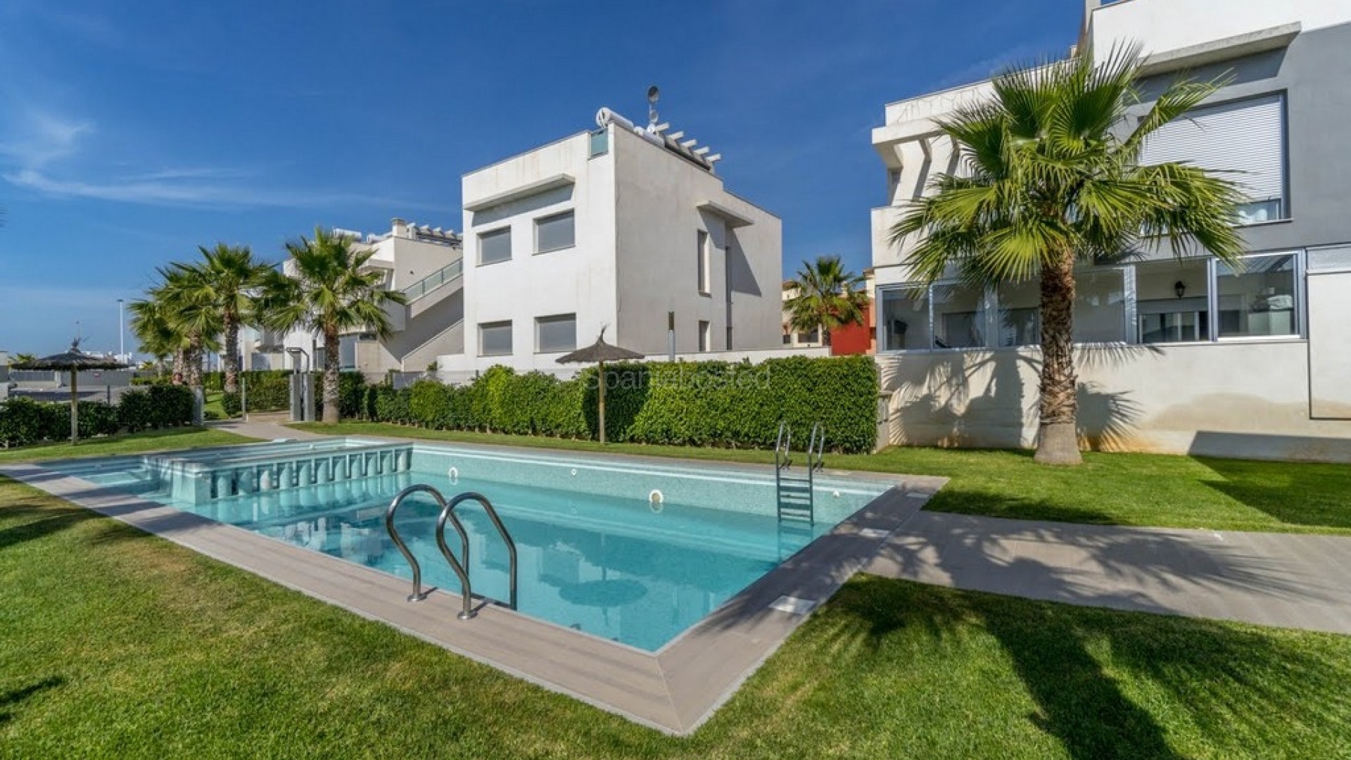 Resale - Apartment -
Punta Prima