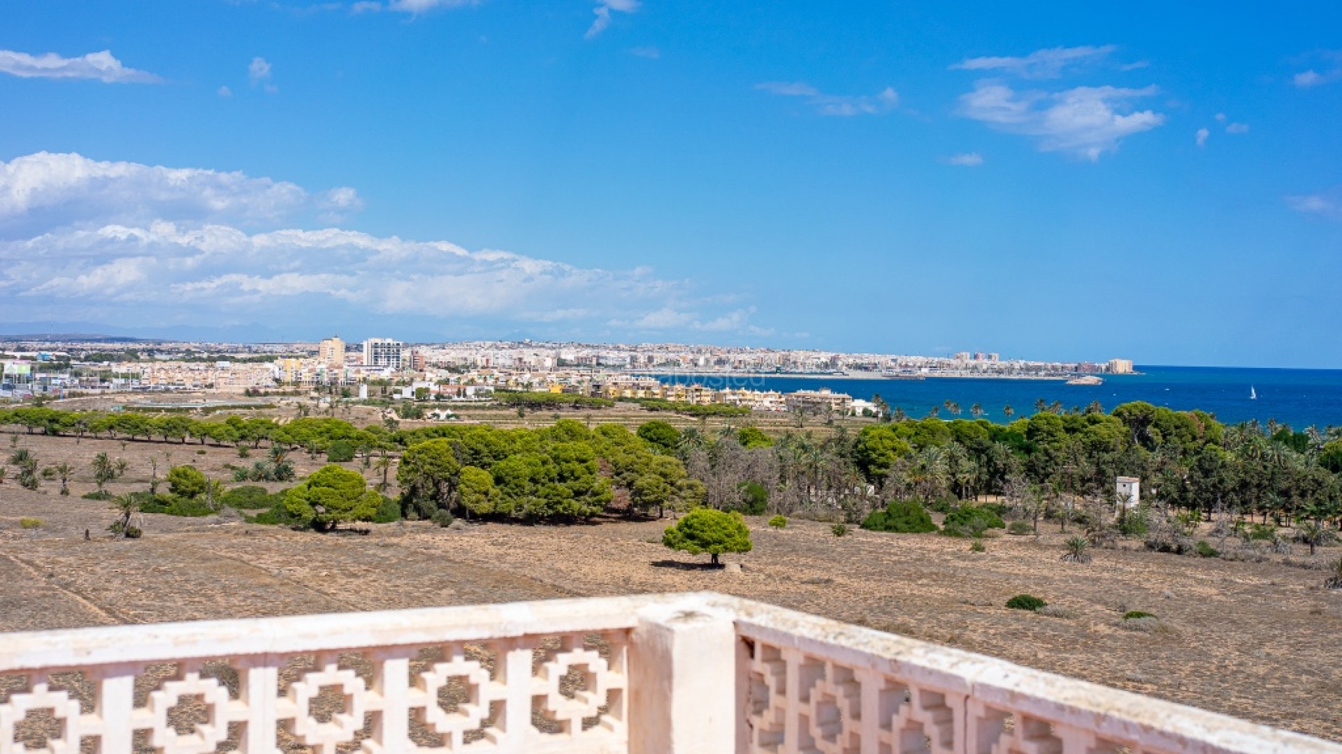 Resale - Apartment -
Punta Prima