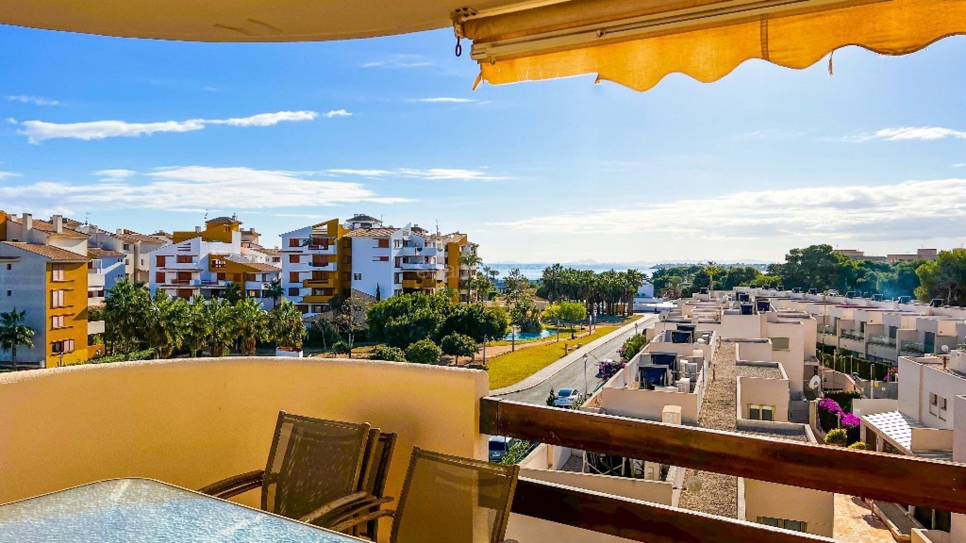 Resale - Apartment -
Punta Prima