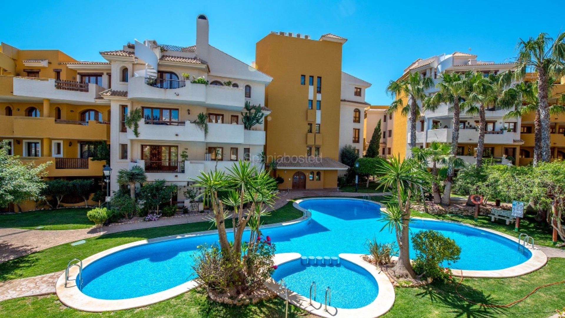 Resale - Apartment -
Punta Prima