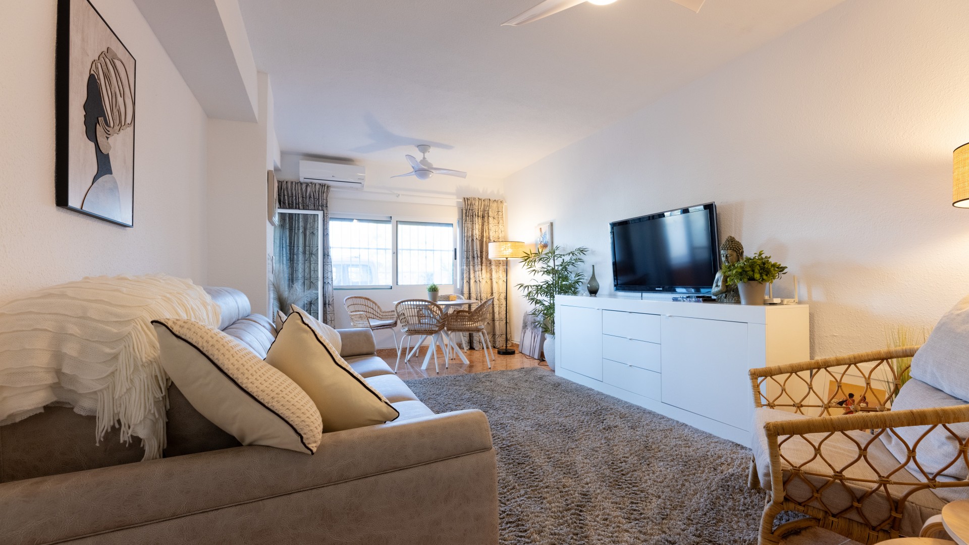 Resale - Apartment -
Punta Prima