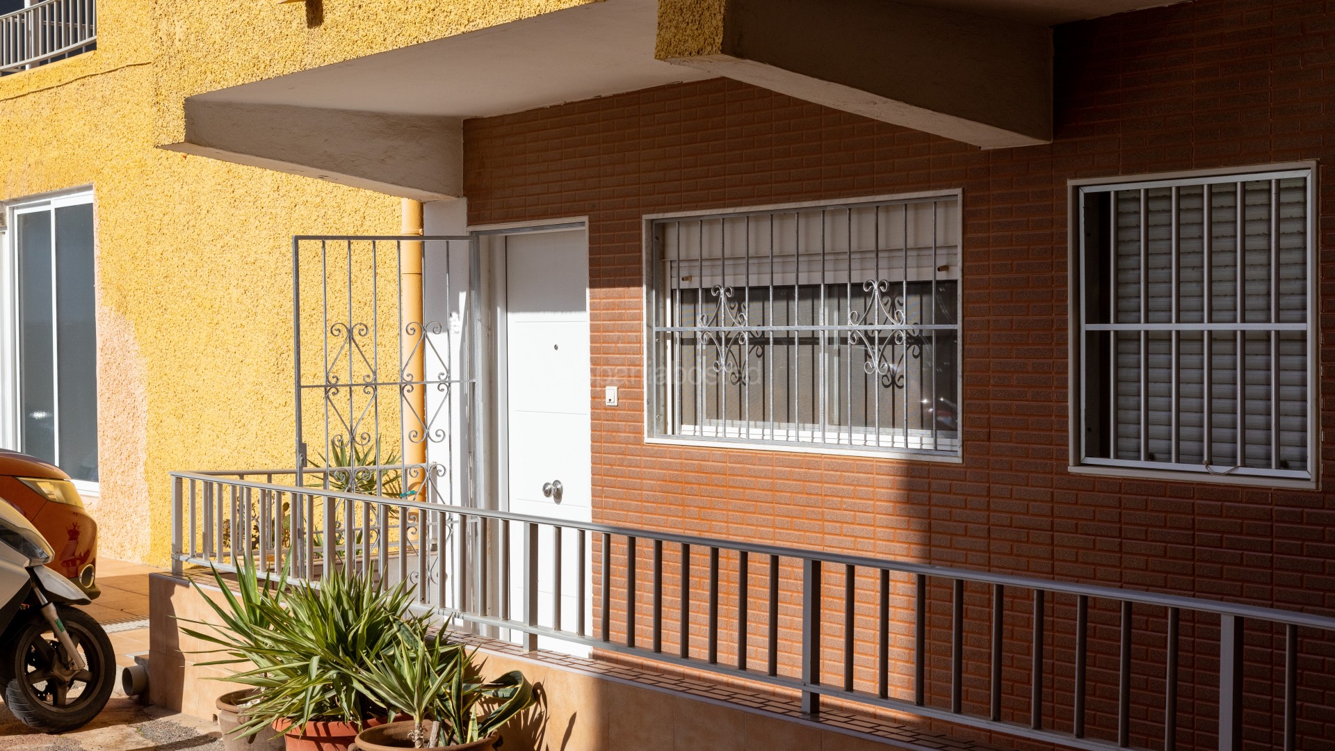 Resale - Apartment -
Punta Prima