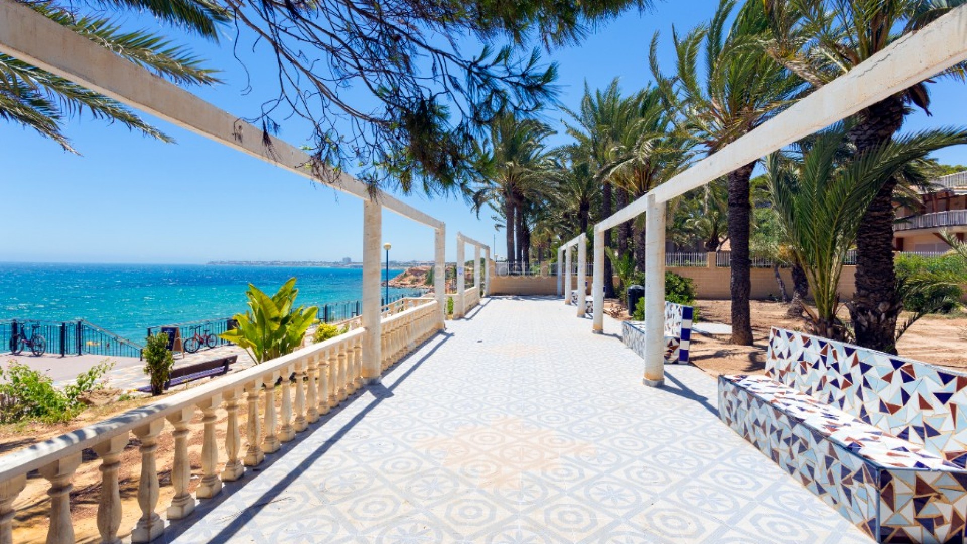 Resale - Apartment -
Punta Prima