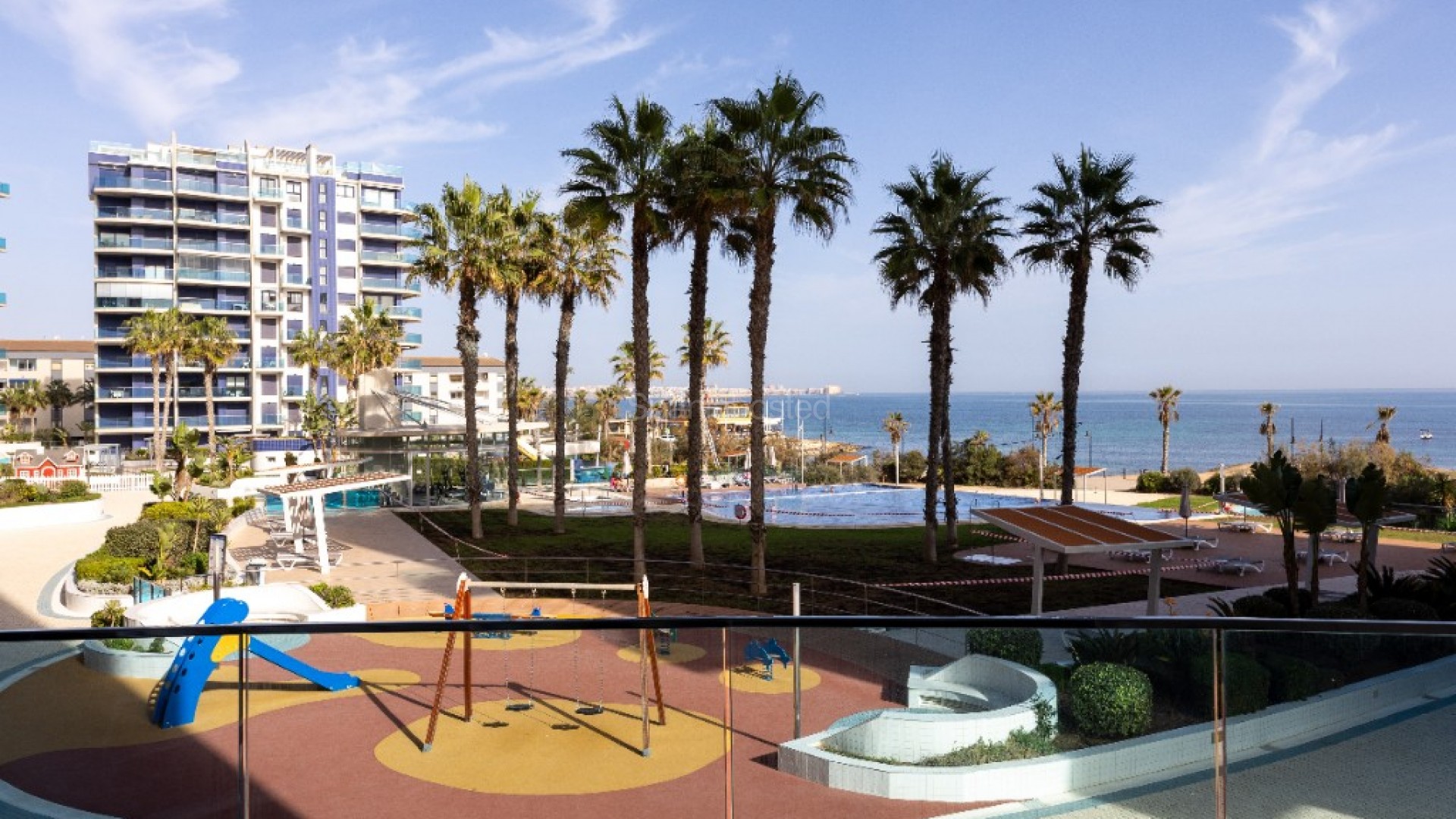 Resale - Apartment -
Punta Prima