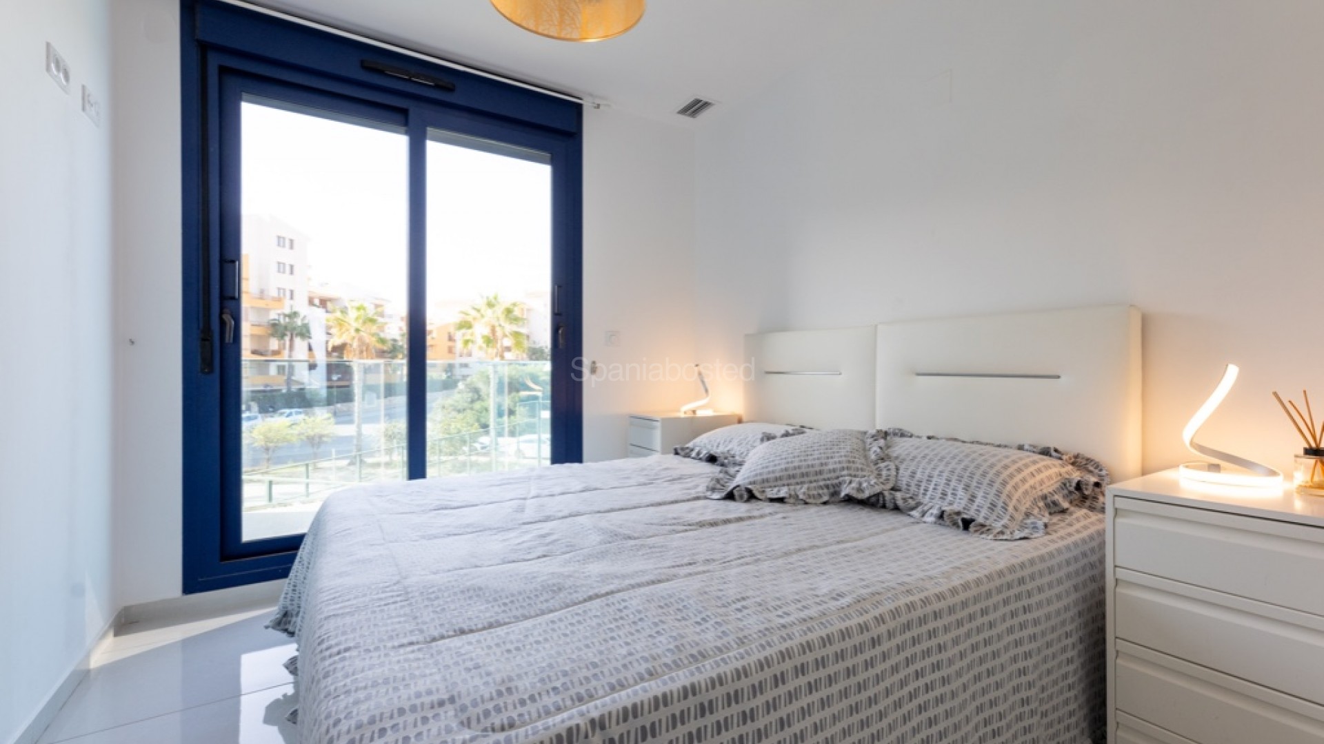 Resale - Apartment -
Punta Prima