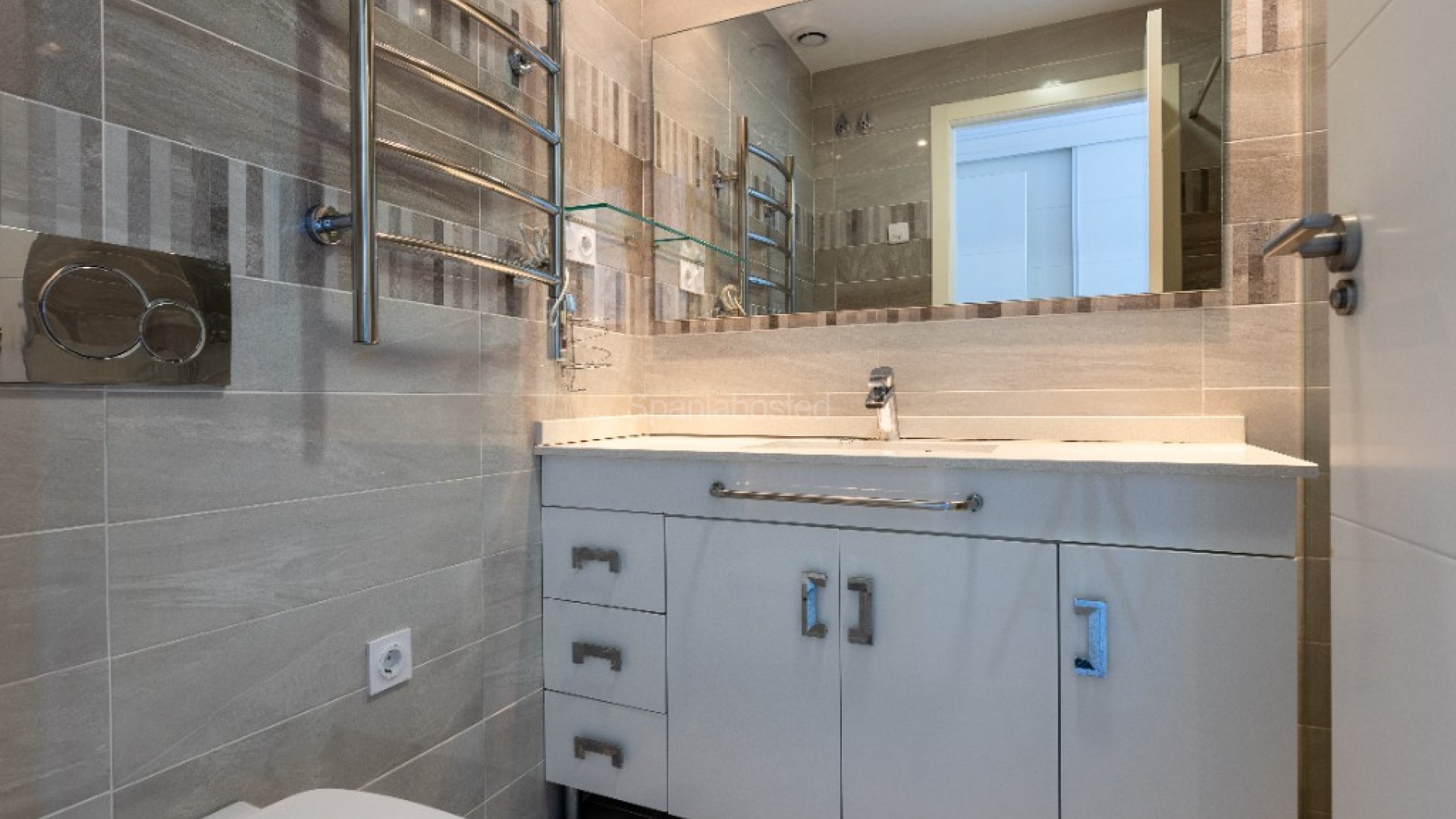 Resale - Apartment -
Punta Prima